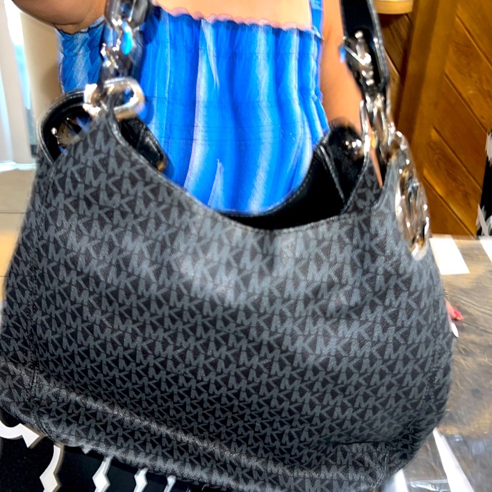 Mk handbag medium size great condition